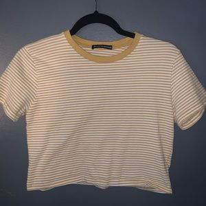 BRANDY MELVILLE YELLOW STRIPED CROPPED TEE